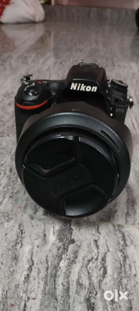 NIKON 750 CAMERA