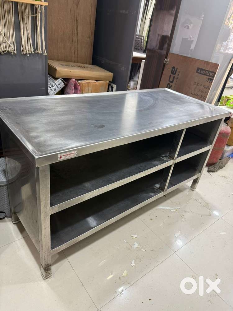 STEANLESS STEEL BRAND NEW TABLE