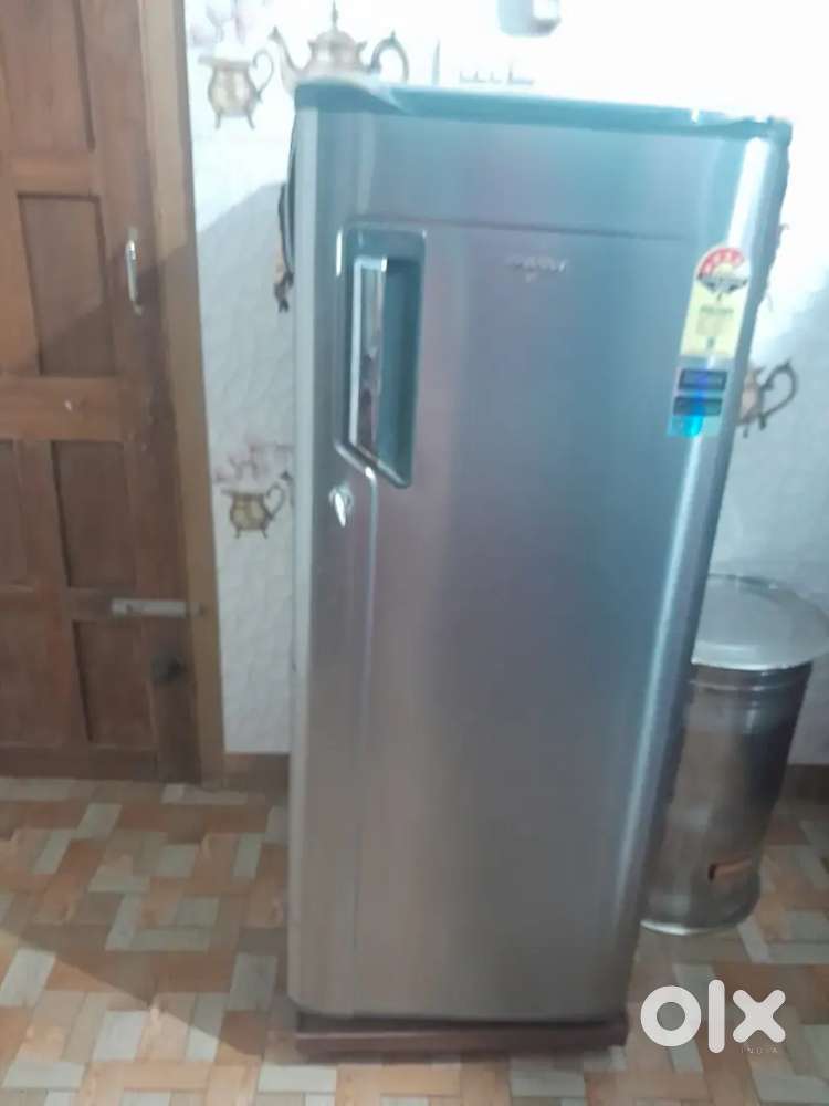 Whirlpool Refrigerator in Good condition
