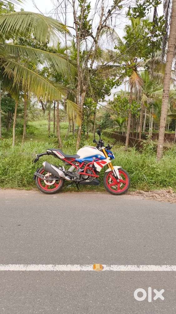 BMW G310R POLAR WHITE LOW KM