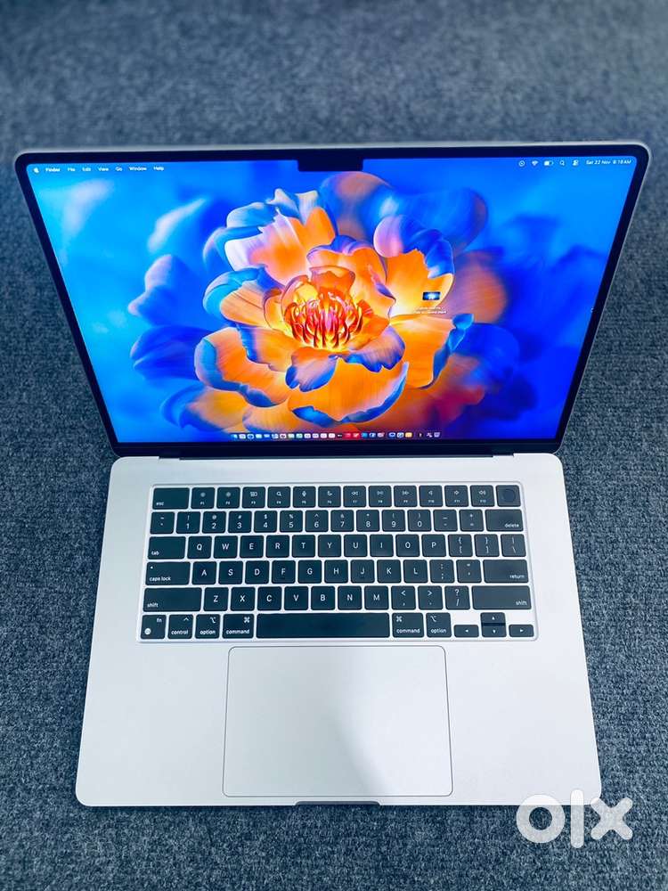 Apple M2 chip 15 inch Air -8/256