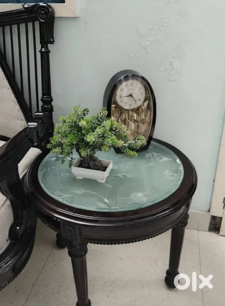 Rose wood Sofa set with new condition center ta le 3+1+1