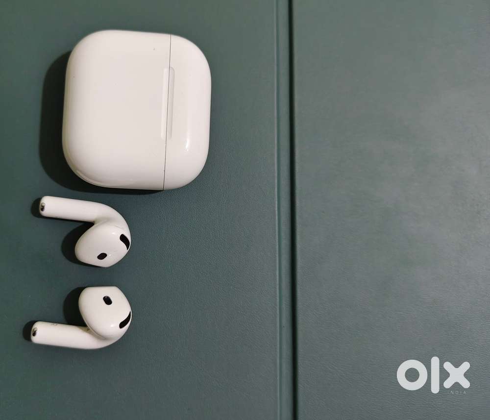 Airpods 4 Gen Without Noise Cancelling.