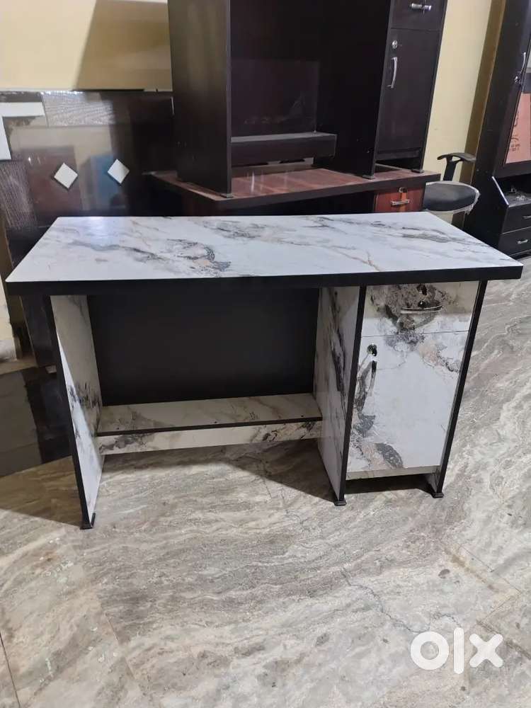 New fresh (unused) computer table study table Boss Table Desktop