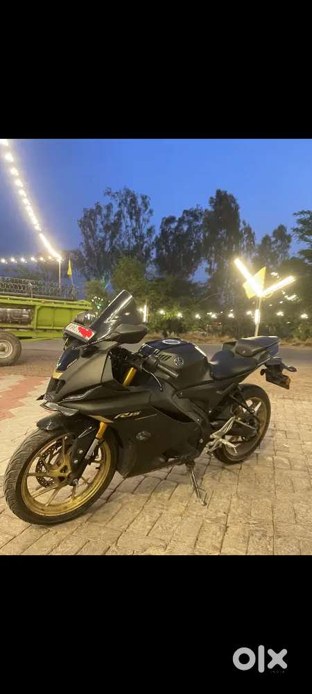 YAMAHA R15 V4