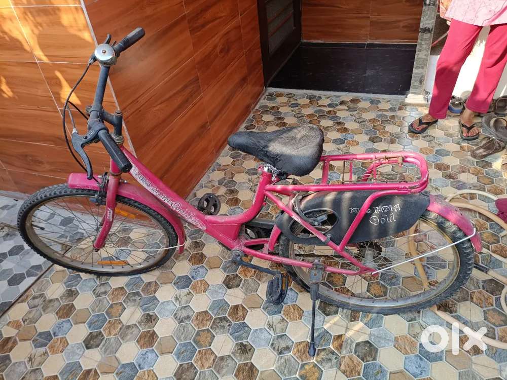 Girl Cycle