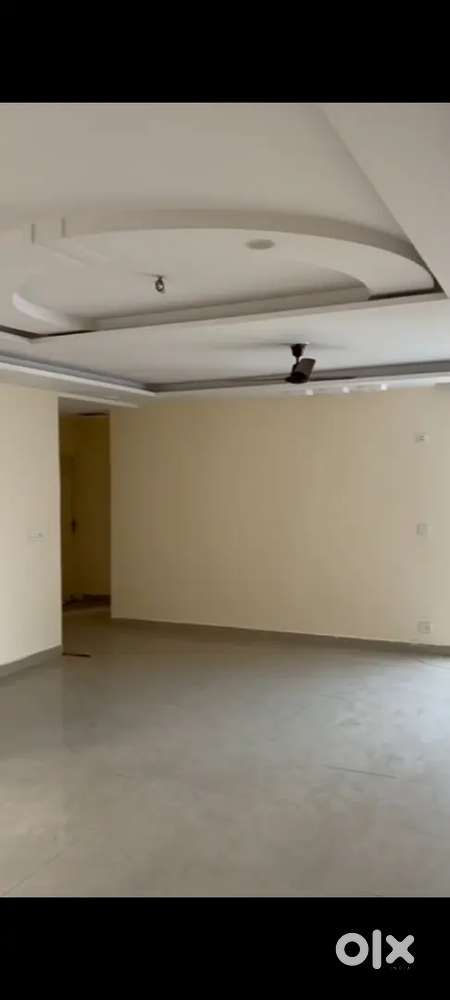 4bhk (3bhk+servant) semi furnished flat celebrity green ansal Lulumall