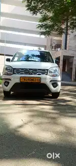 RED TAXI DRIVER WANTED WITH DRIVER ID