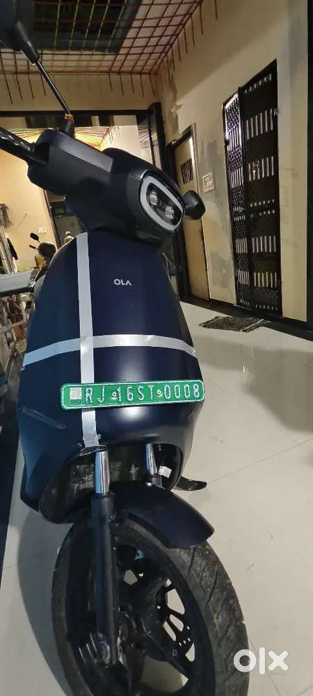 Ola s1 pro with touch screen speakers bike showroom price 165000 hai
