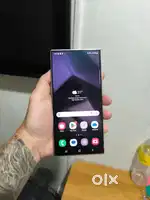 Samsung's galaxy S24 ultr with all accessories