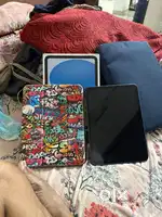 Ipad 10 gen 256 gb Wifi cycle :2 warranty 8 months