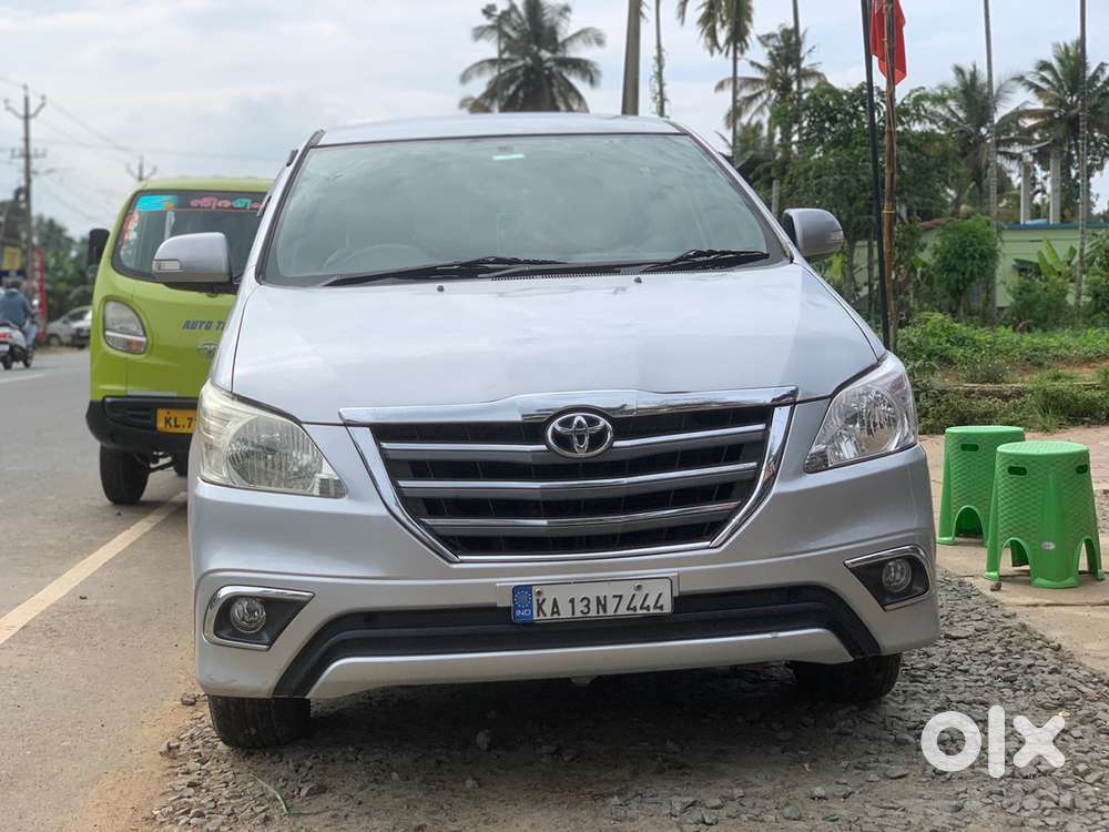 Toyota Innova 2014 V 8seat well maintained