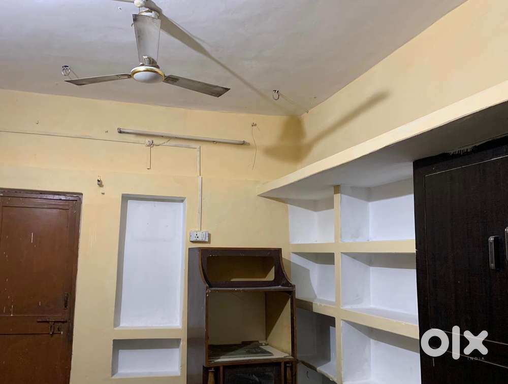 East Facing complete floor with 3 rooms