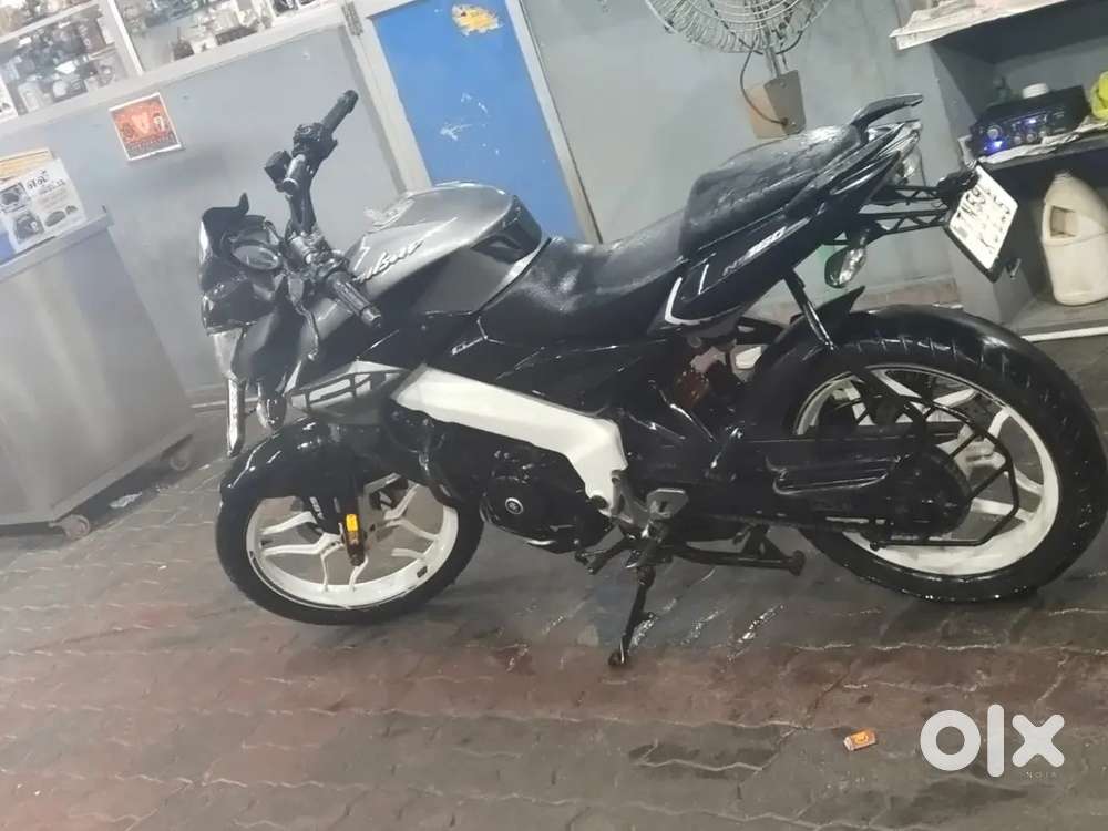 Bajaj ns 160