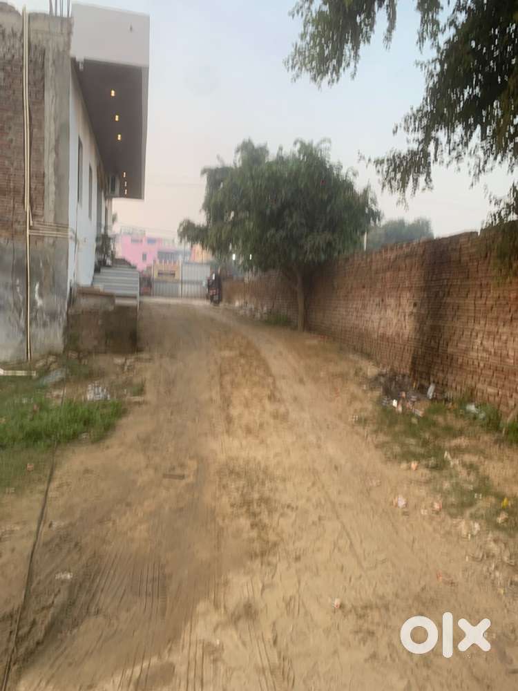 Keli kunj ke pass plot h 20 fut ka road Premanand mharaj ji Road