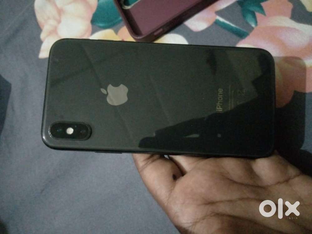 Iphone Xs wireless charging support, 81% bettery health with true tone