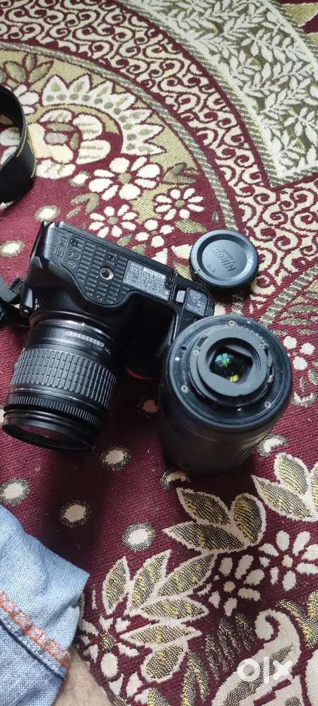 Nikon D5600 with bag battery charger and SD card exchange with 1+ 13