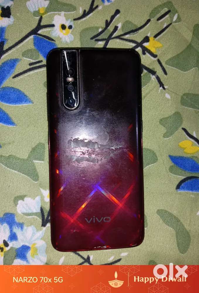 Vivo v15 pro 8+128 hai only phone have folder change ha oppo camera hi