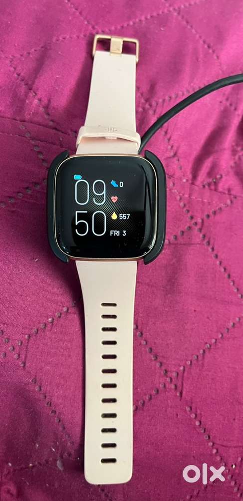 FITBIT Versa 2 Smartwatch in excellent condition