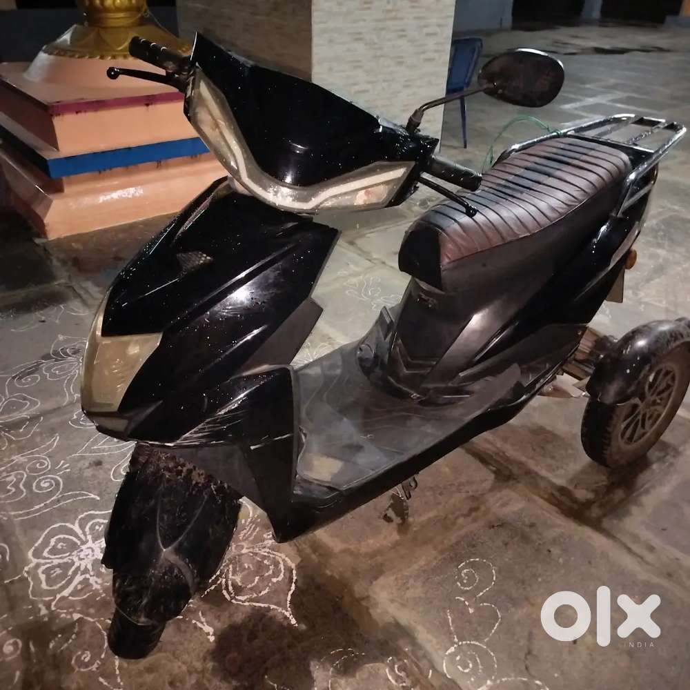 Handicapped Electric three Wheeler