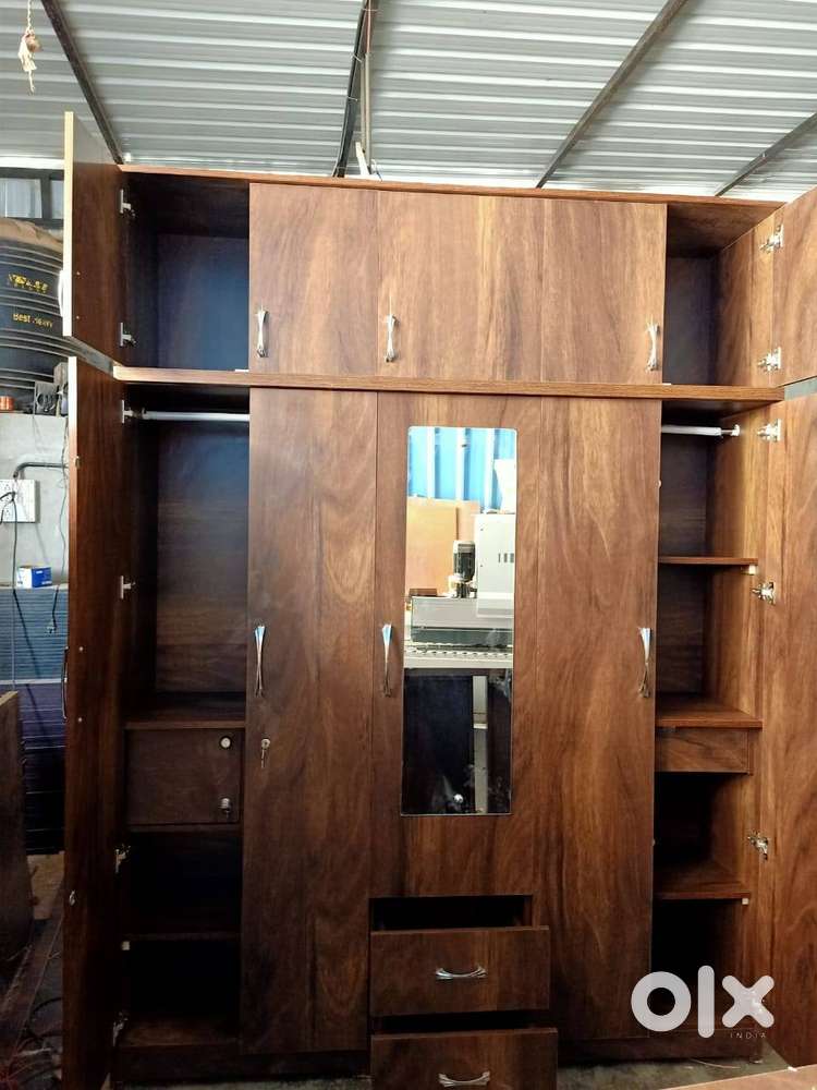 BRAND NEW 5 DOOR WARDROBE WITH LOFT IN JUNGLE WOOD