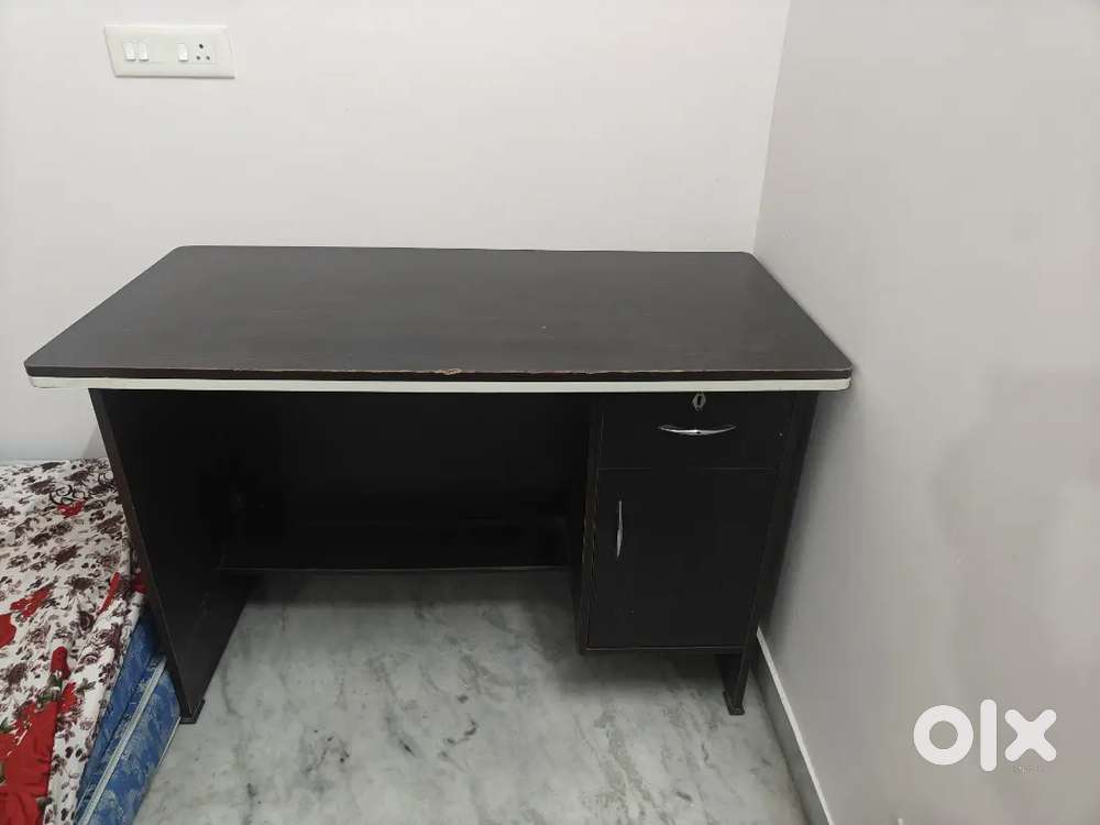 Computer/Study Table/ multipurpose table- ₹2,500 (Mint Condition)