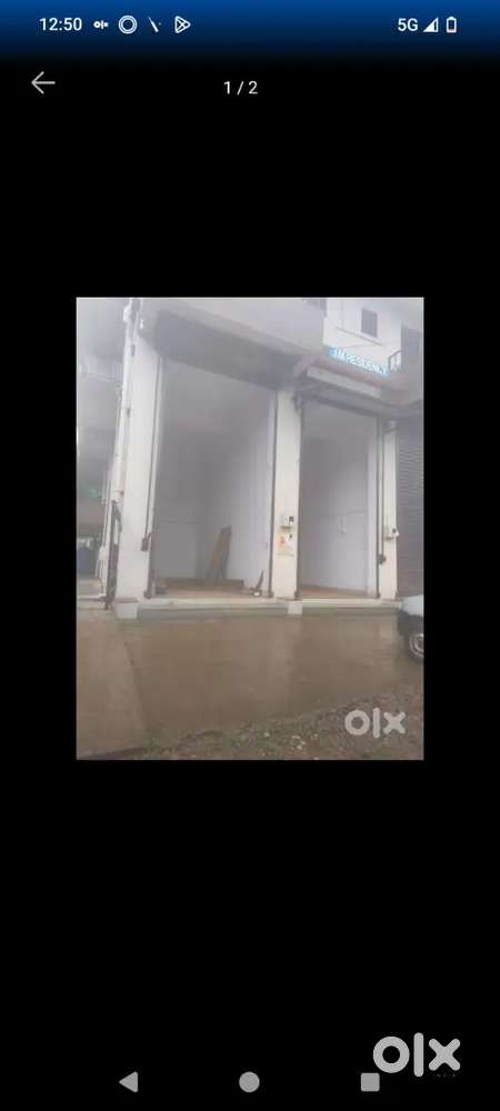 Double heighted shop for rent