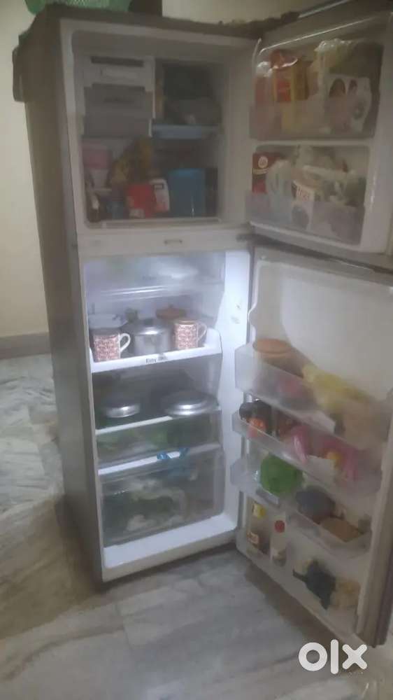 SAMSUNG DOUBLE DOOR REFRIGERATOR
