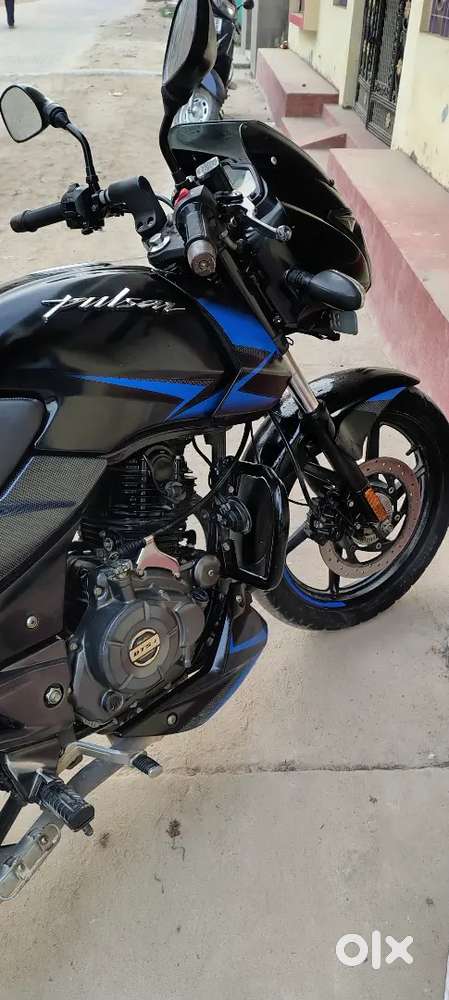 Pulsar 150 model 20 excellent condition double disc with ABS split sit