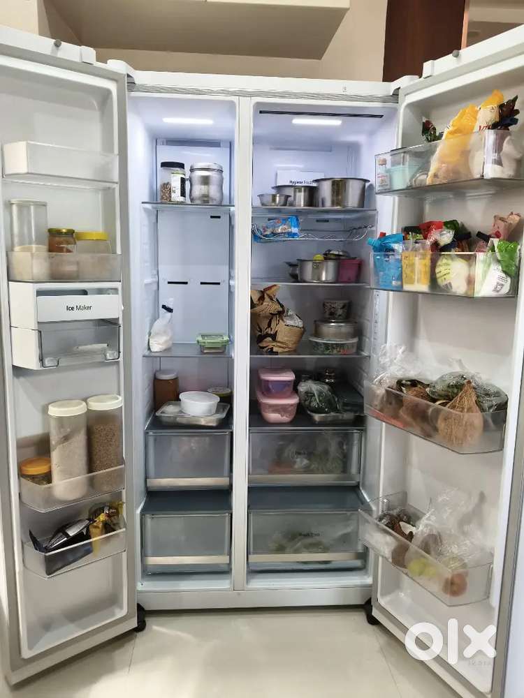 Double door refrigerator,