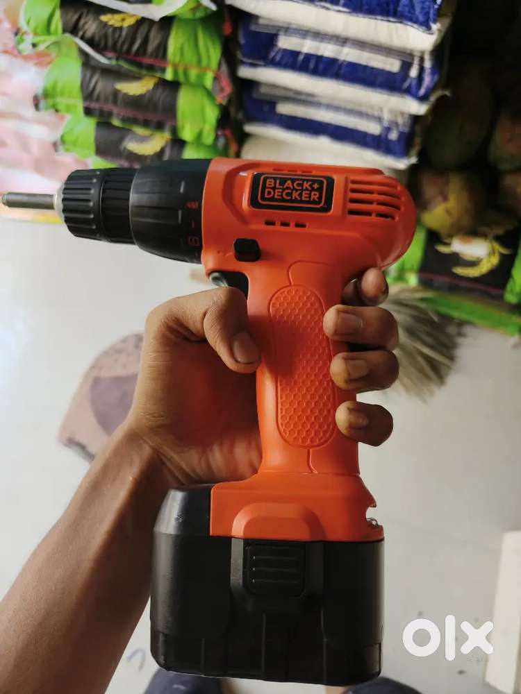 Cordless 12 v drill and screwdriver