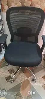 Revolving  office  chair