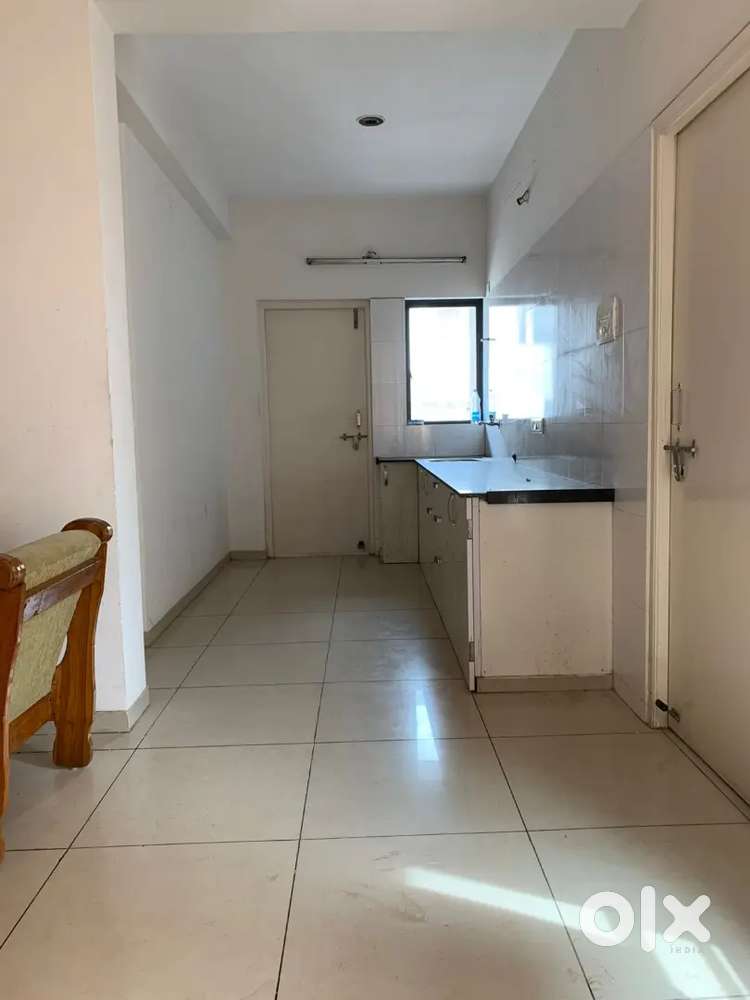 Beautiful 2 bhk semi furnished flat near Rajkumar College,Yagnik Road