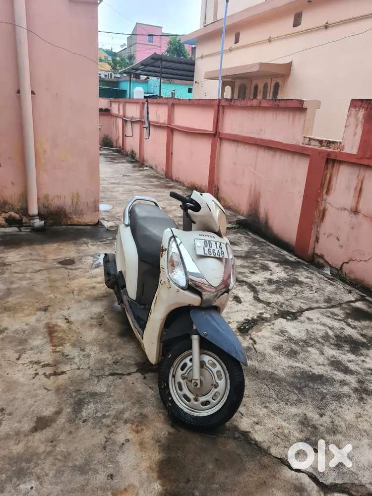 White colour aviator