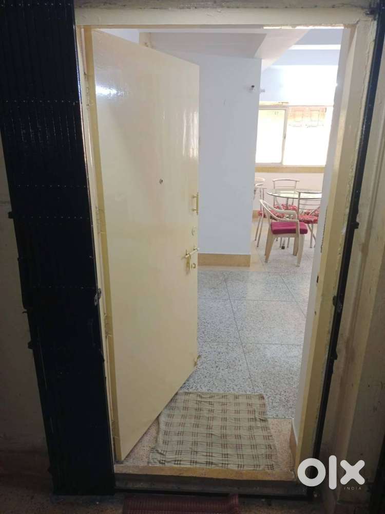 A legal 2BHK flat at a lucrative position in Lake gardens area.