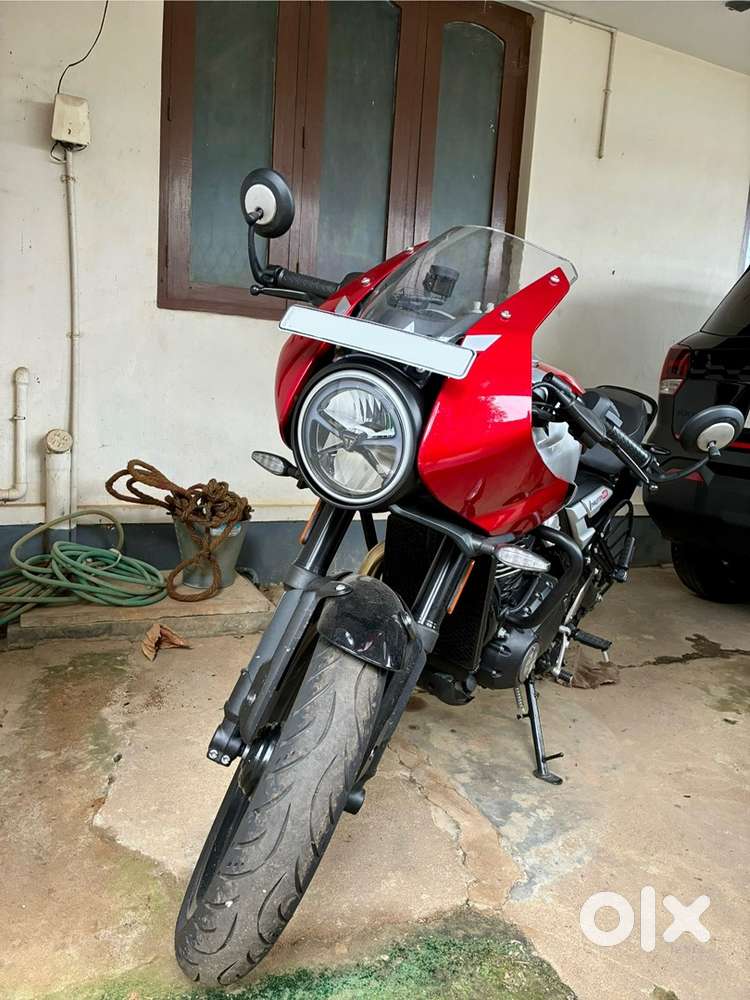 Triumph Thruxton 400 – Showroom Condition, Great Price!