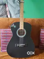 Hi there imma sell this guitar free capo