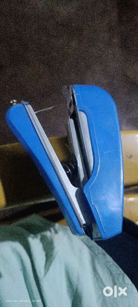 Mini stapler Machine