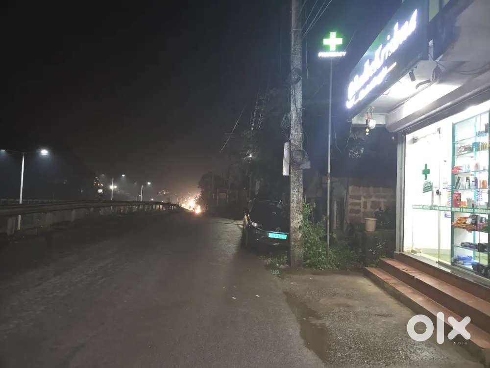 Shop for rent at karaswada only for beauty parlour