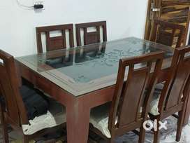 6-Seater Dining Table in Excellent Condition – Just ₹7000!
