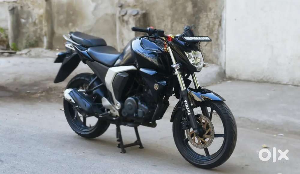 Yamaha Fz , Black Colour , petrol ( 2017 Model )