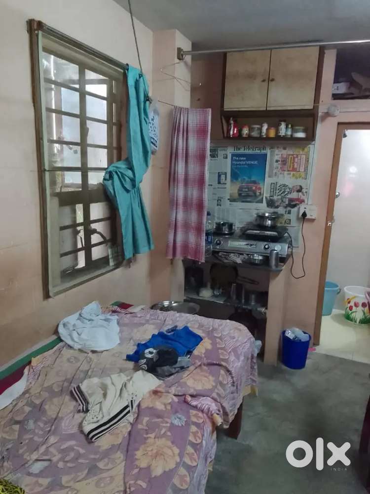 Single furnished personal room for boys near Bansdroni metro.