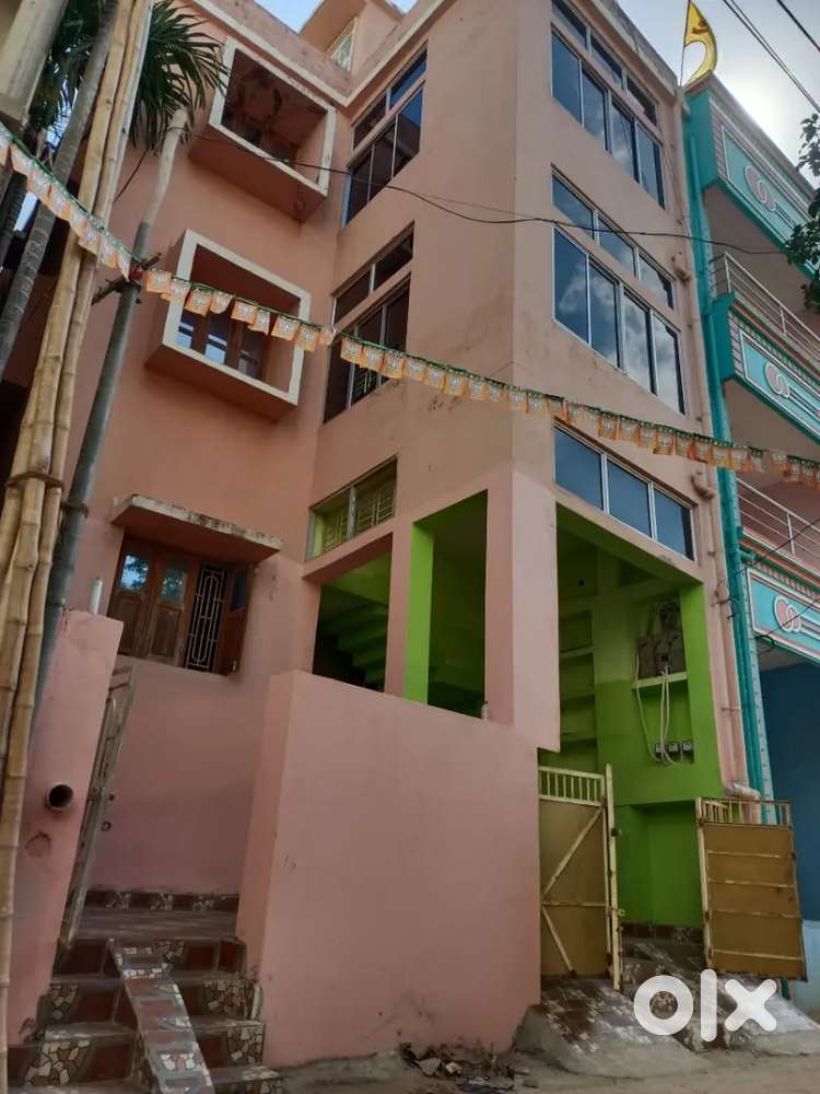 Indipendent house with 3 no of floors available for rent in Lingipur