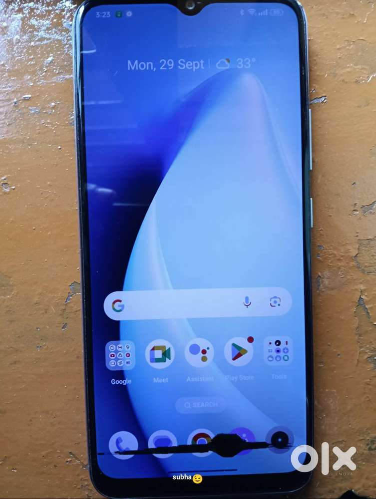 C25s, 4yr old phone, (4gb ram/64 gb storage))