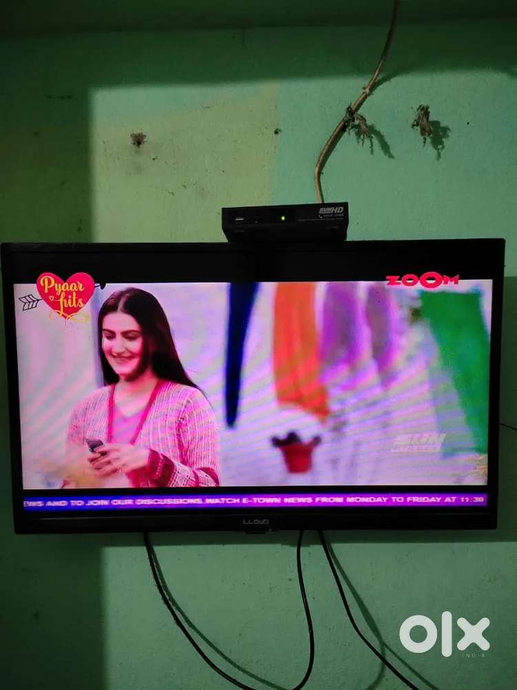 Lloyd  LED TV 32  smart TV one year five months