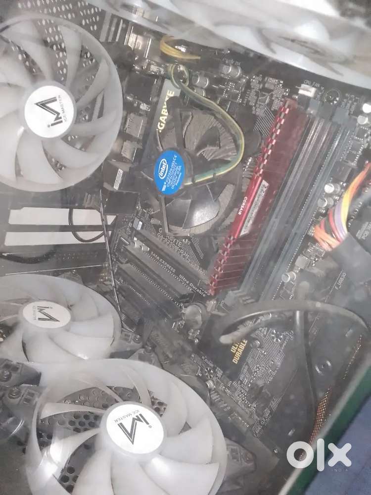 Corsair 8GB DDR4 RAM (2400MHz) red edition