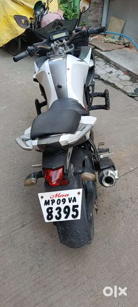 Wight colour yamaha bike