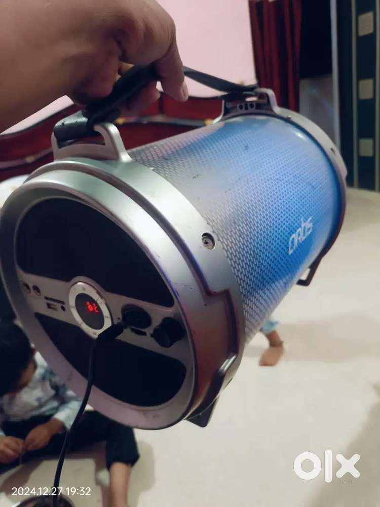 artis BT504 RGB akat sinni portable daynaamik LED GOOD CONDITION