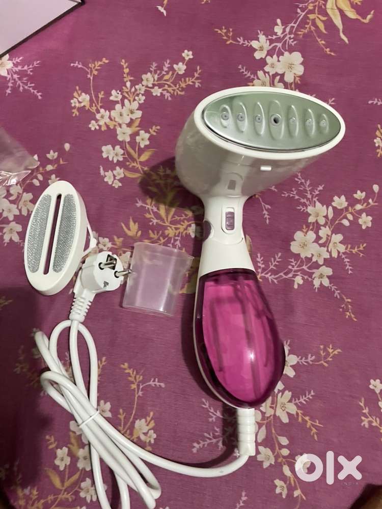 PORTABLE GARMENT STEAMER
