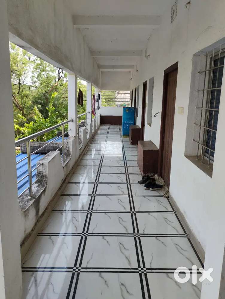 WORKING MALE BACHELORS